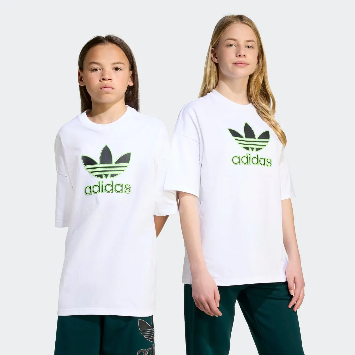 

Детская оверсайз-футболка Originals с трилистником adidas, белый