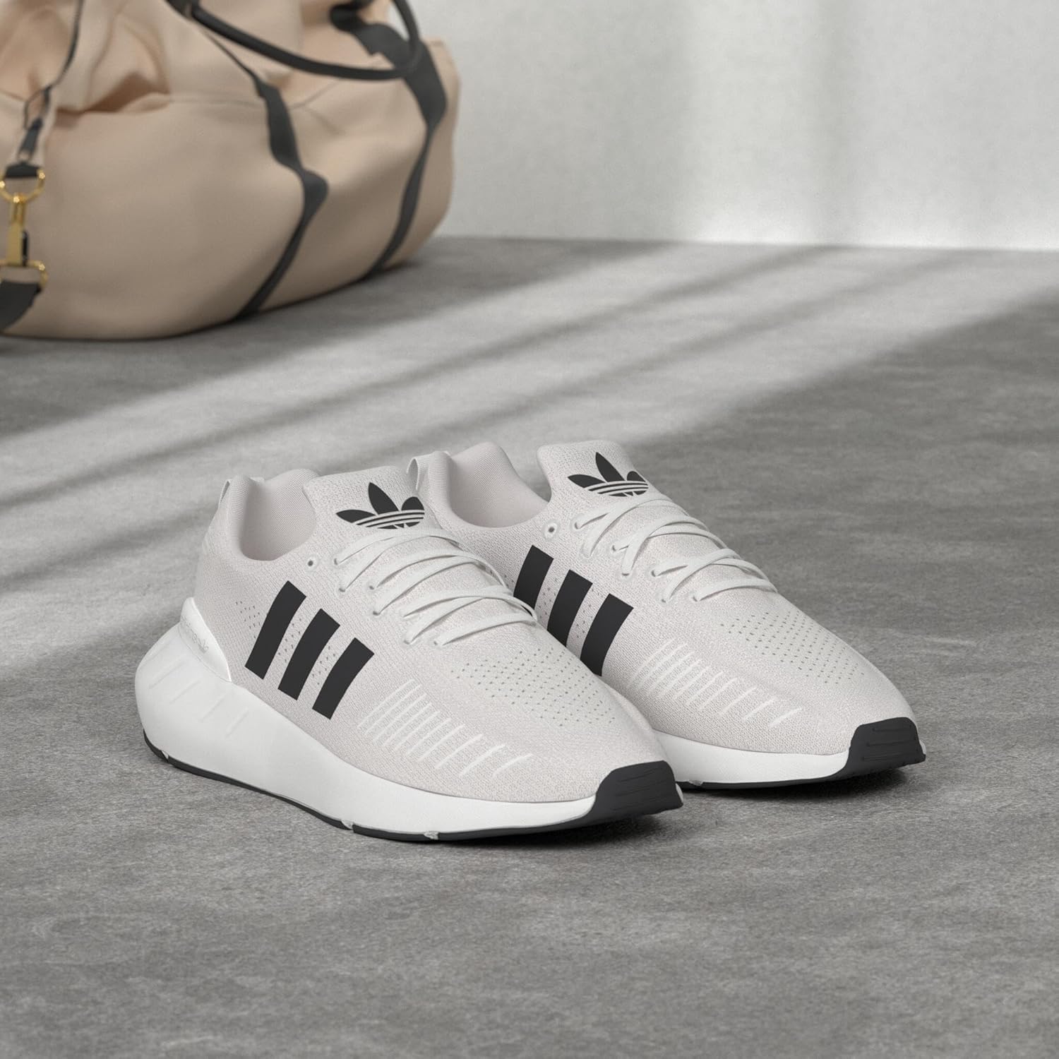 Мужские кроссовки adidas Swift Run 22, белый/черный/серый — фото 2