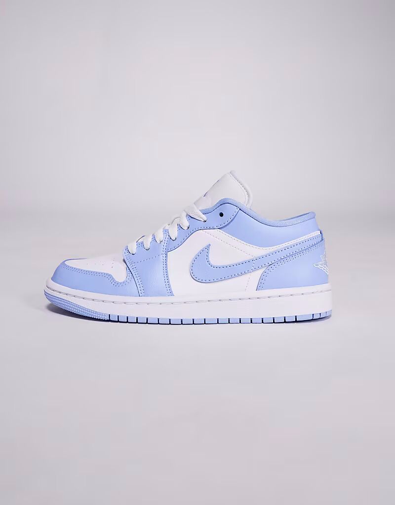Кроссовки Nike Air Jordan 1 Low синего и белого цветов — фото 3
