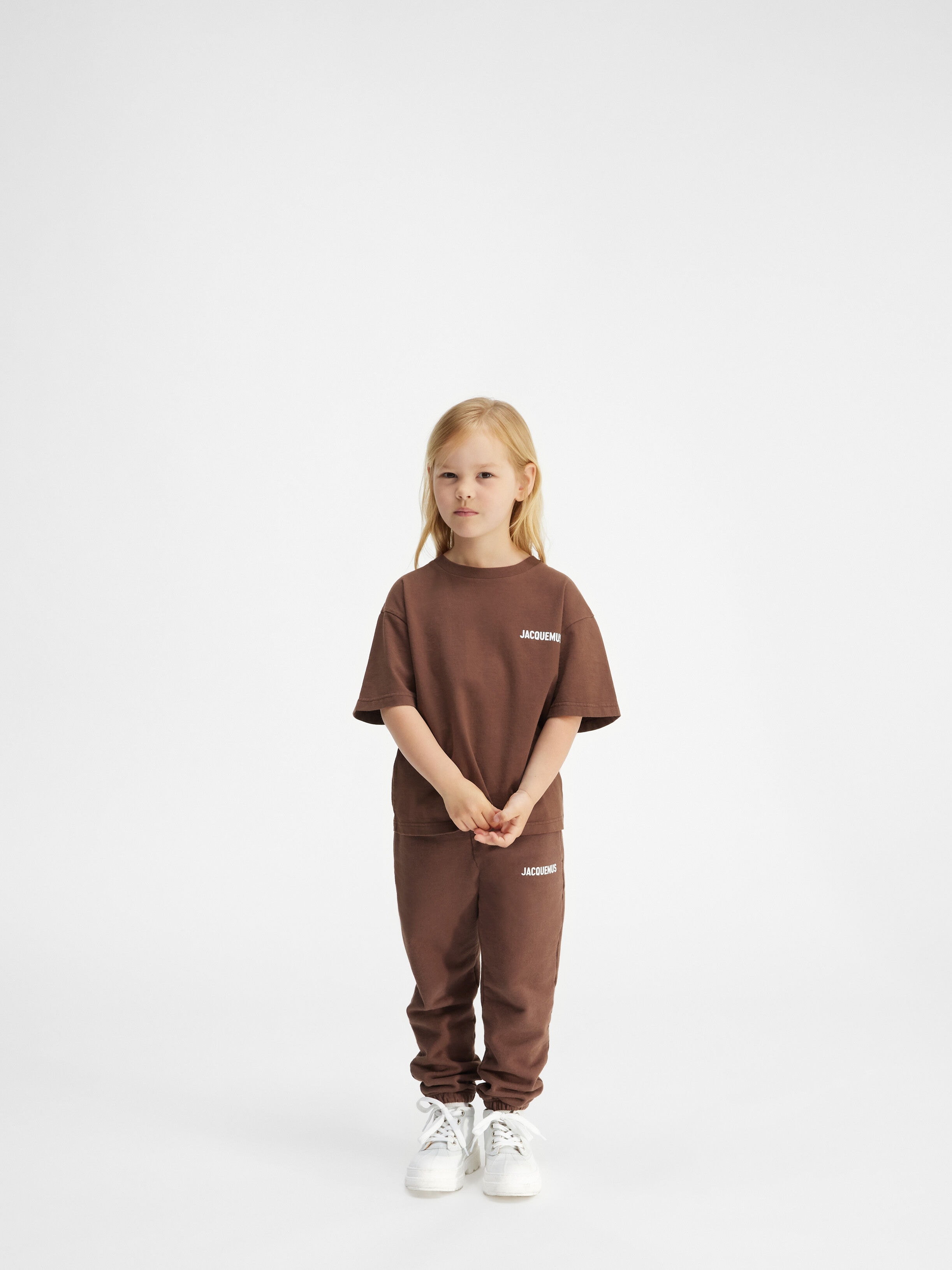 

Футболка с логотипом JACQUEMUS The Jacquemus kids' t-shirt, темно-коричневый