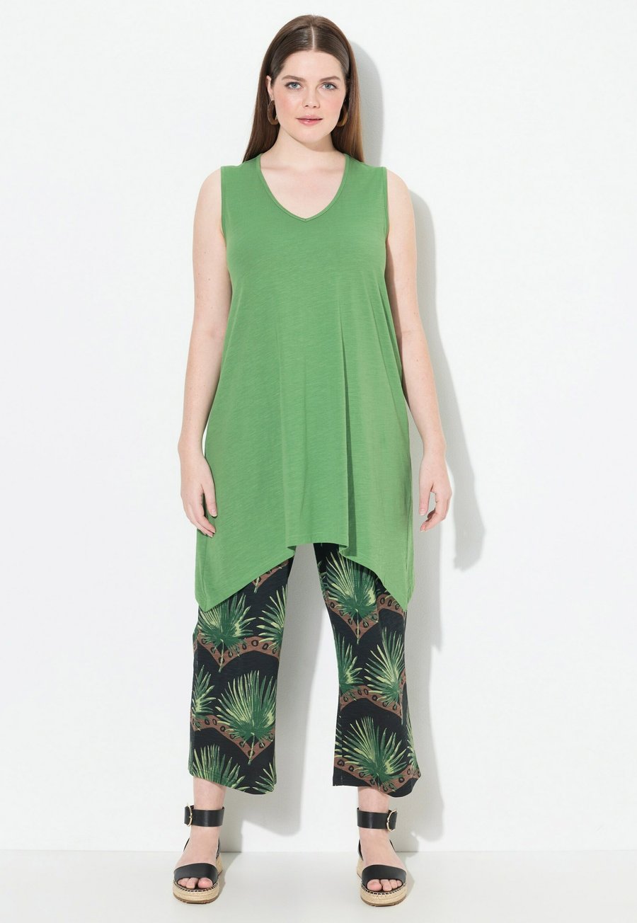 

Топ Ulla Popken LONGLINE PUNTZOOM V-HALS MOUWLOOS, Moss Green/Dark Green