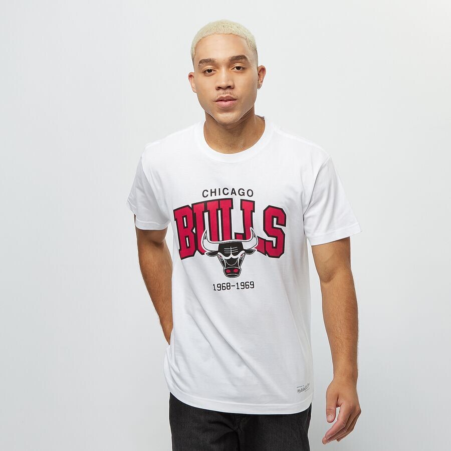 

Футболка NBA Chicago Bulls Team Arch Mitchell & Ness, цвет white