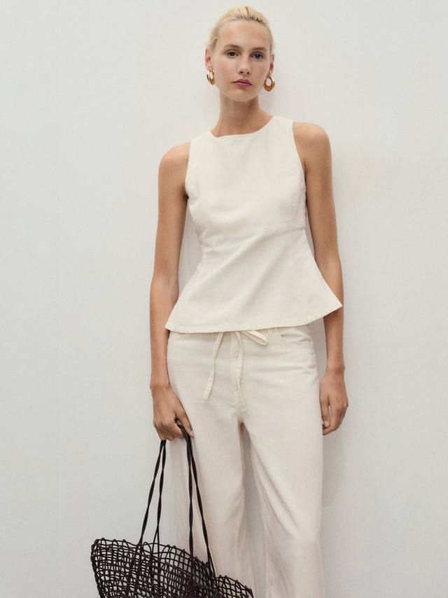 

Блузка Mery с круглым вырезом без рукавов и баской из хлопковой смеси Mango