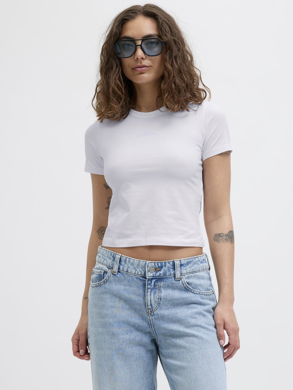 

Футболка с принтом JXGIGI BABY TEE JJXX, белый
