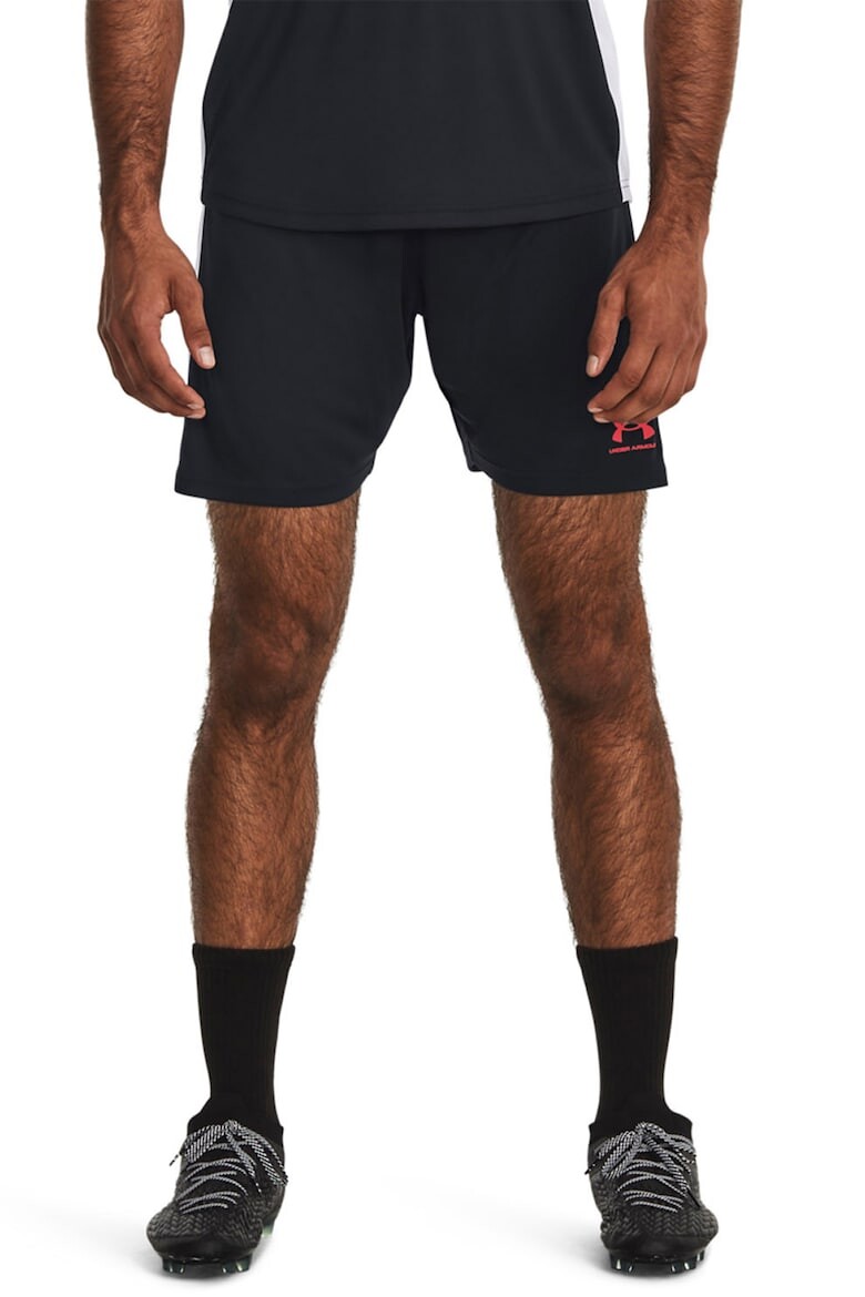 

Футбольные шорты Under Armour, красный