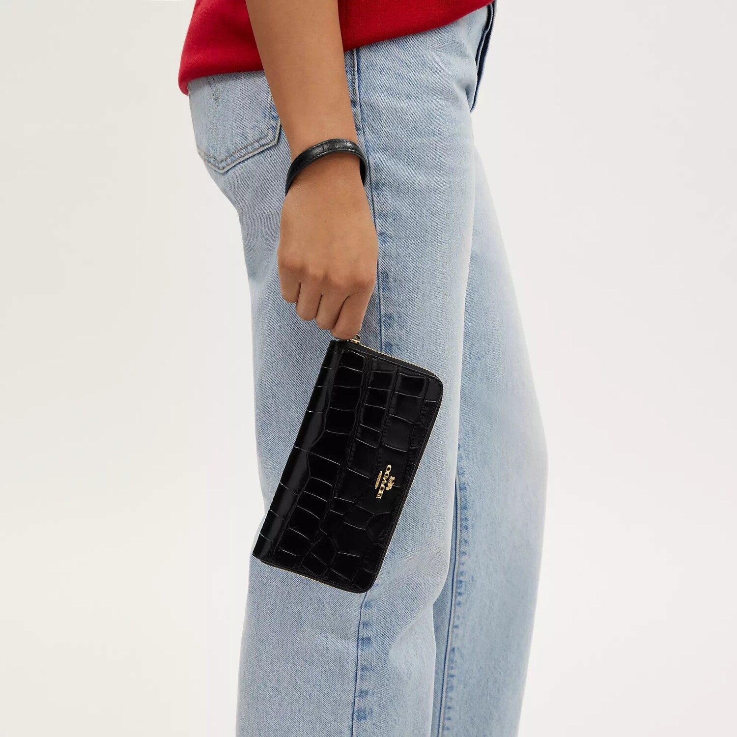 

Длинный кошелек Coach Outlet на молнии по кругу, цвет Gold/Black