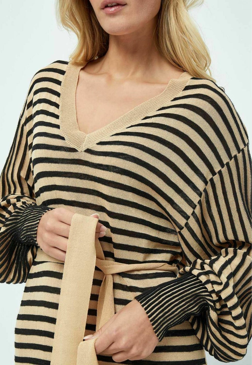 

Платье-джемпер MATHILDA V-NECK BALOON SLEEVE PEPPERCORN, черный