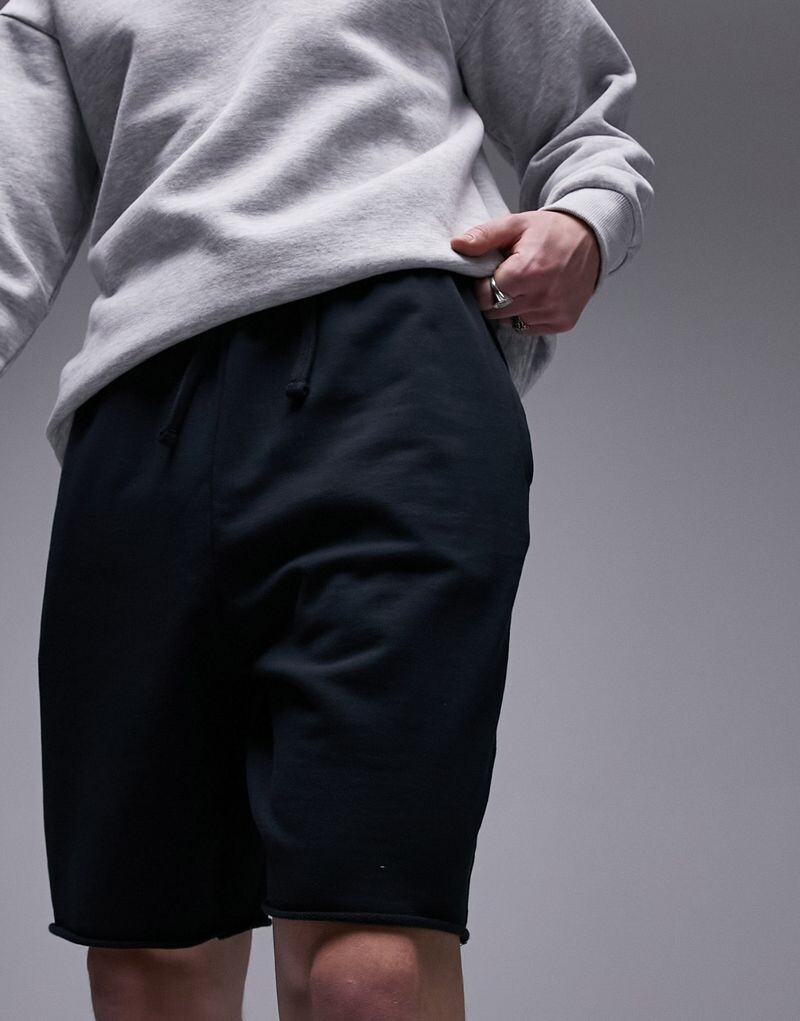 

Черные шорты оверсайз с необработанным краем Topman
