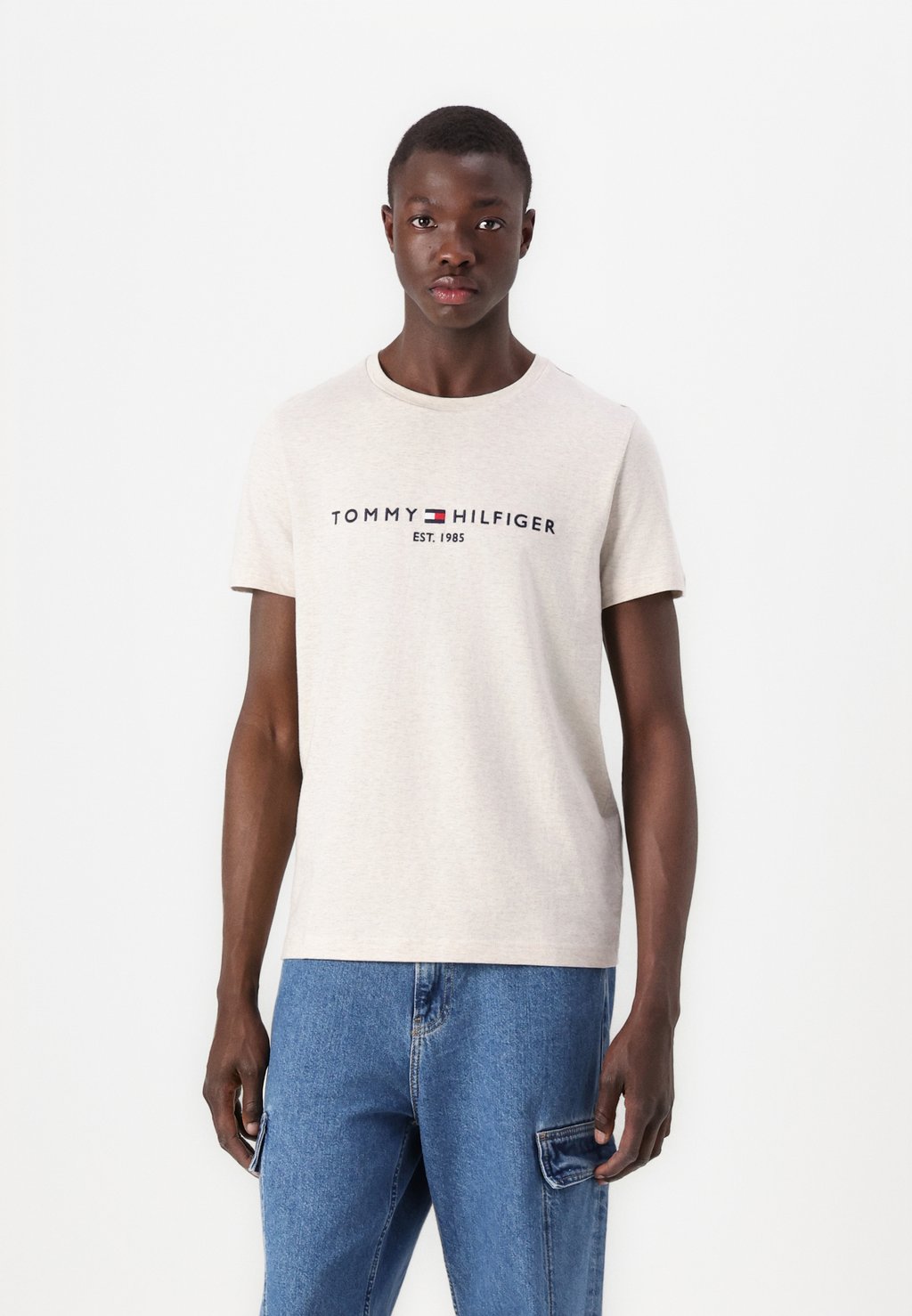 

Футболка с принтом LOGO TEE Tommy Hilfiger, кремовый