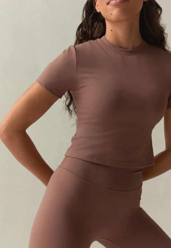 Обычная базовая футболка с коротким рукавом из той же ткани. Next, Mauve Purple — фото 3