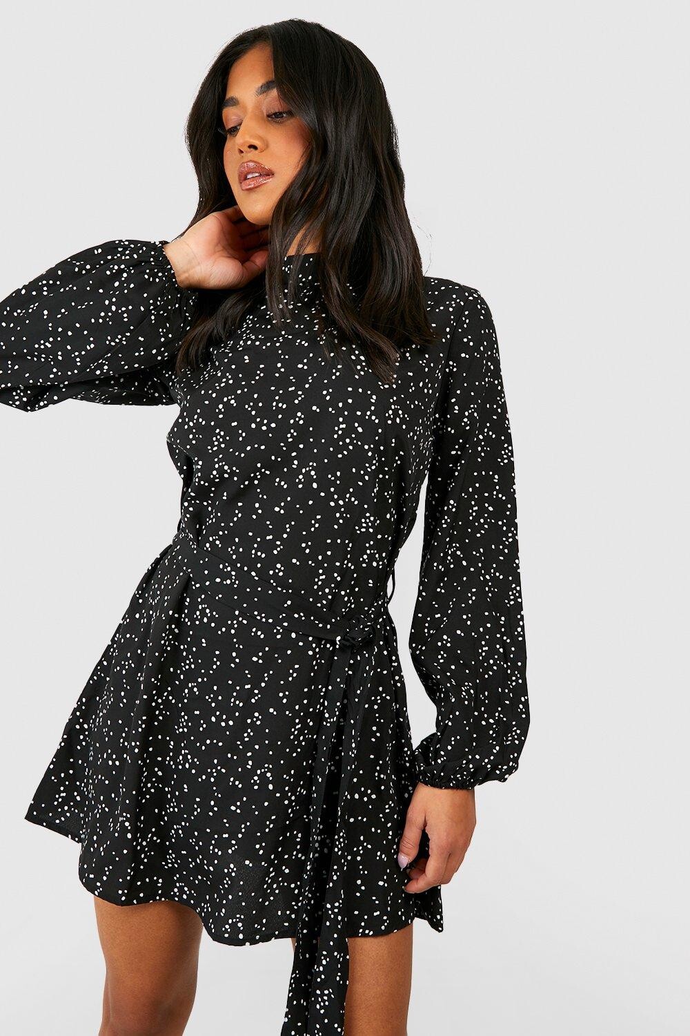 

Платье petite ditsy с принтом и поясом Boohoo, черный