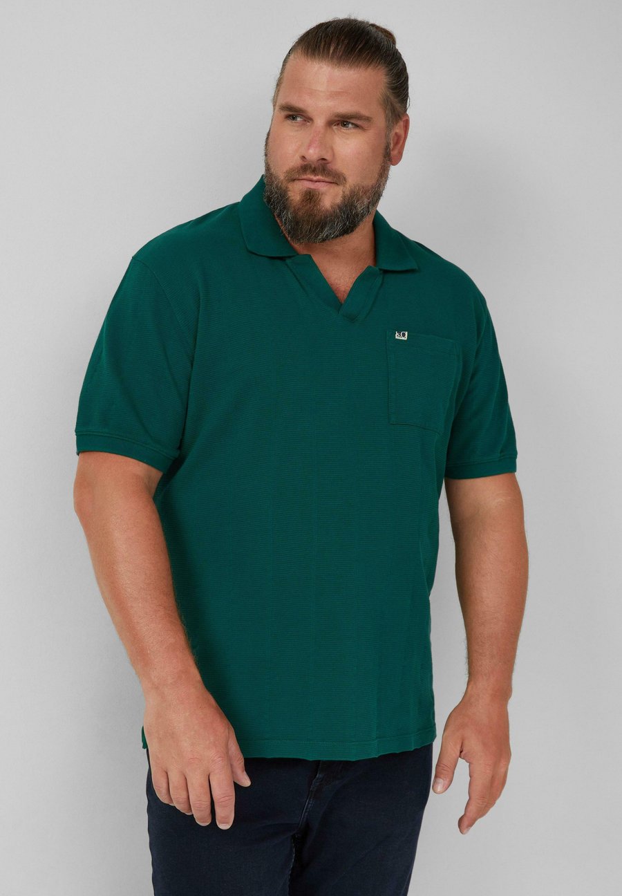 

Поло s.Oliver MIT STRUKTUR-STREIFEN UND OFFENEM KRAGEN, Tannengrün/Green