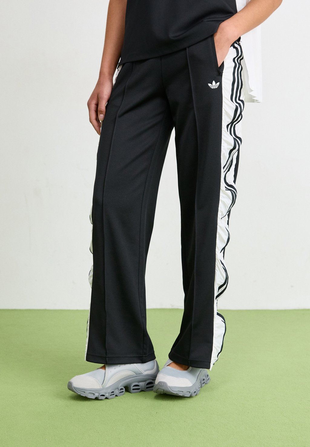 

Спортивные штаны R3CD TRACK PANTS Adidas Originals, черный