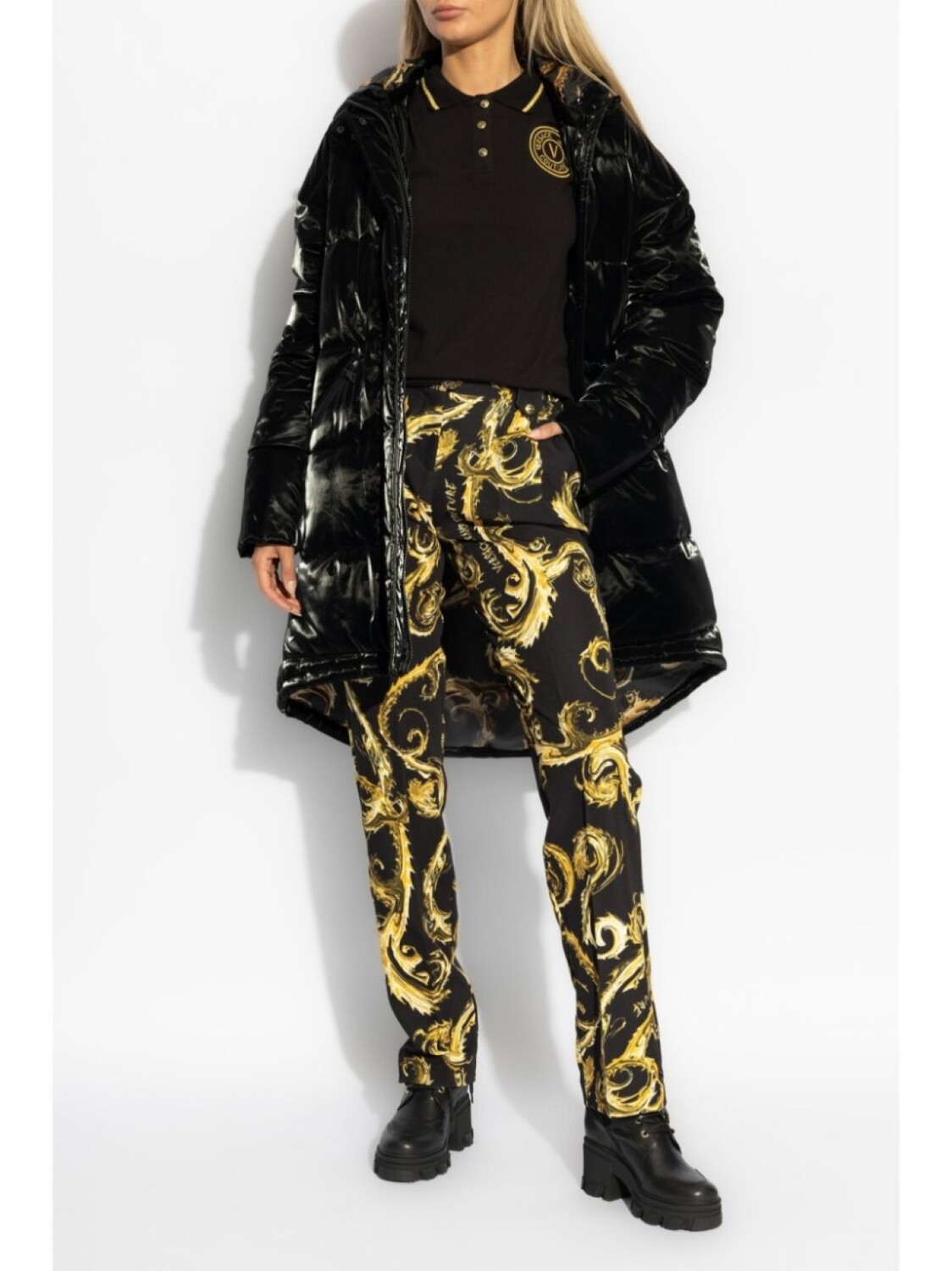 

Versace Jeans Couture стеганое пальто с капюшоном, черный