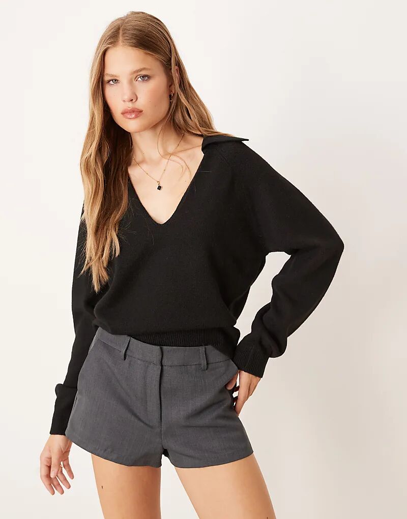 

Вязаный свитер Gina Tricot с длинными рукавами и V-образным вырезом, черный цвет