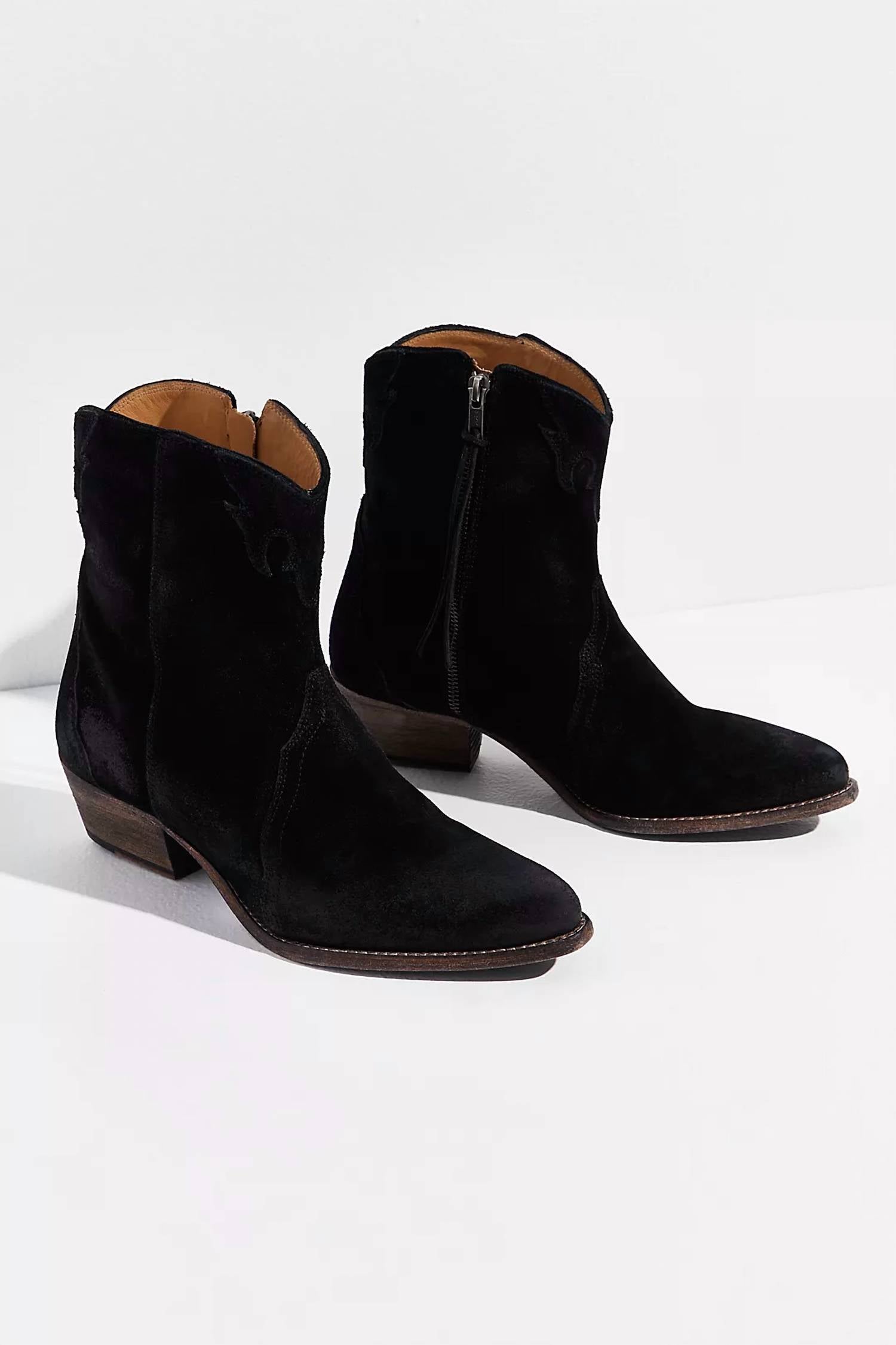 Женские ковбойские сапоги в черном замше Free People