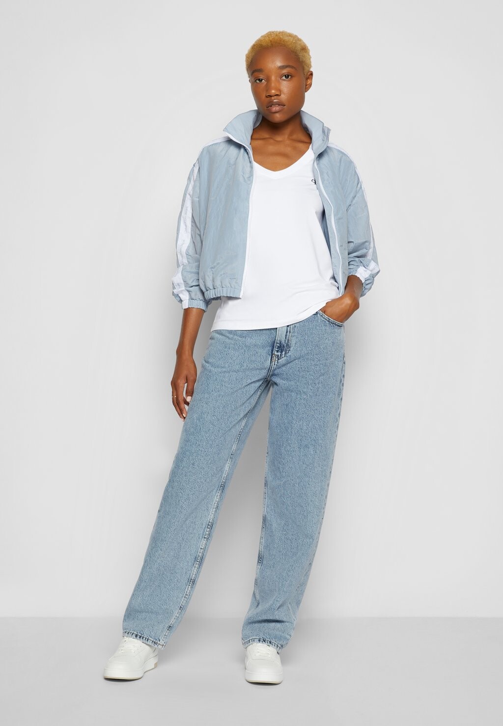 Базовая футболка женская Calvin Klein Jeans, белый — фото 2