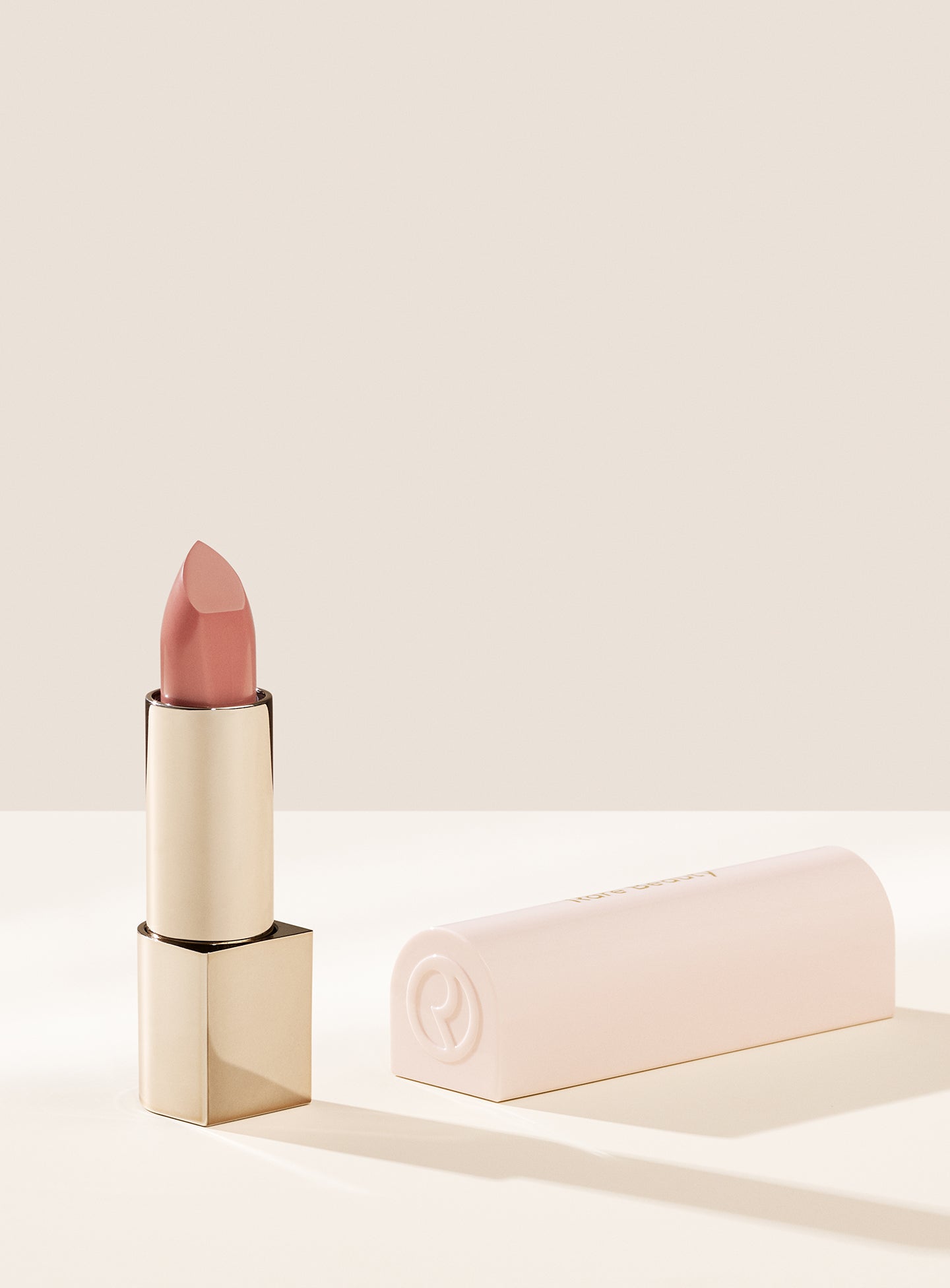 

Матовая помада «Добрые слова» Rare Beauty, цвет creative/muted peach, 3.5 гр