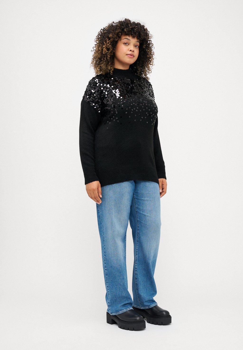 

Джемпер CARALBA SEQUINS HIGH NECK ONLY Carmakoma, черный