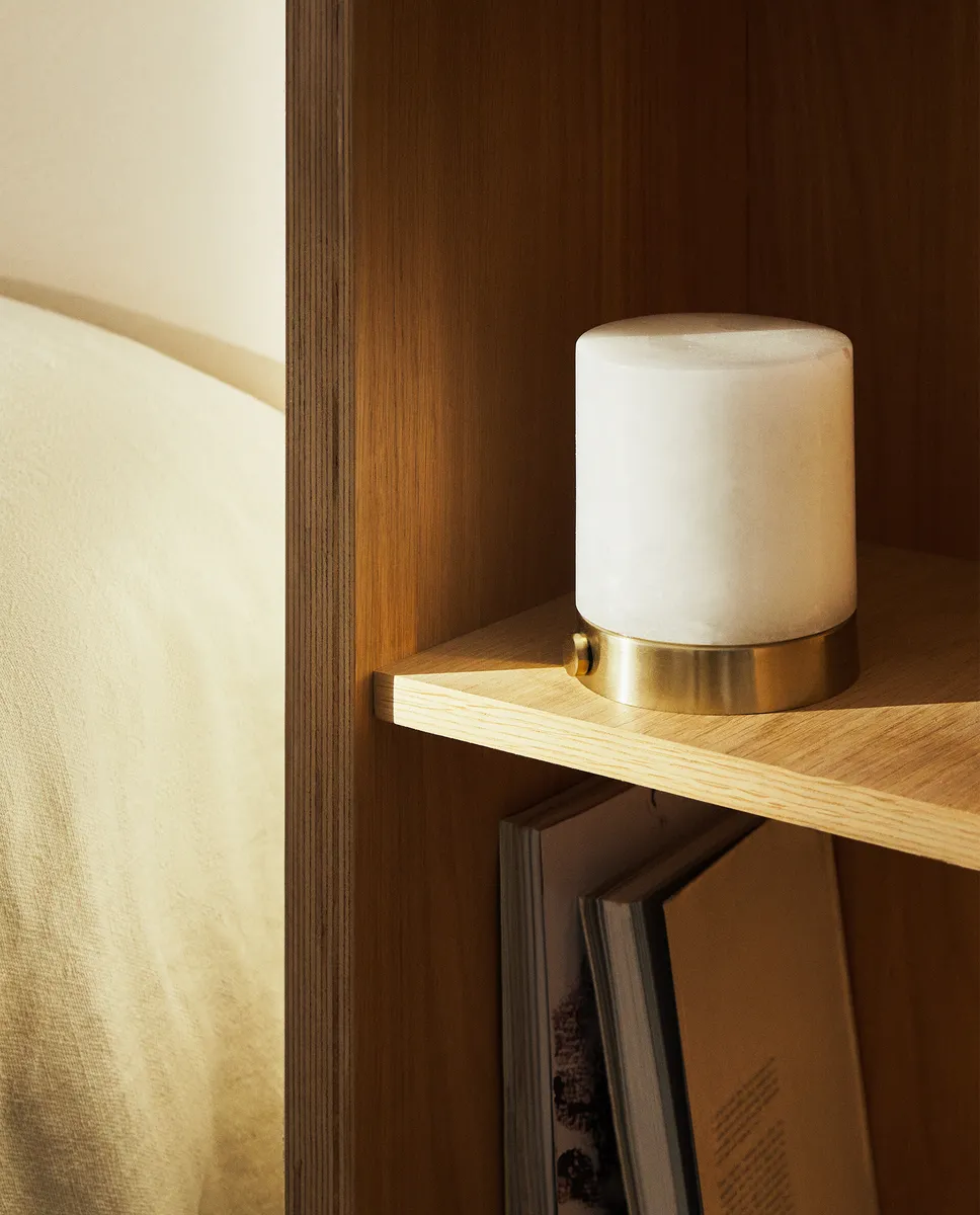 

Алебастровая настольная лампа Zara Home, золотой