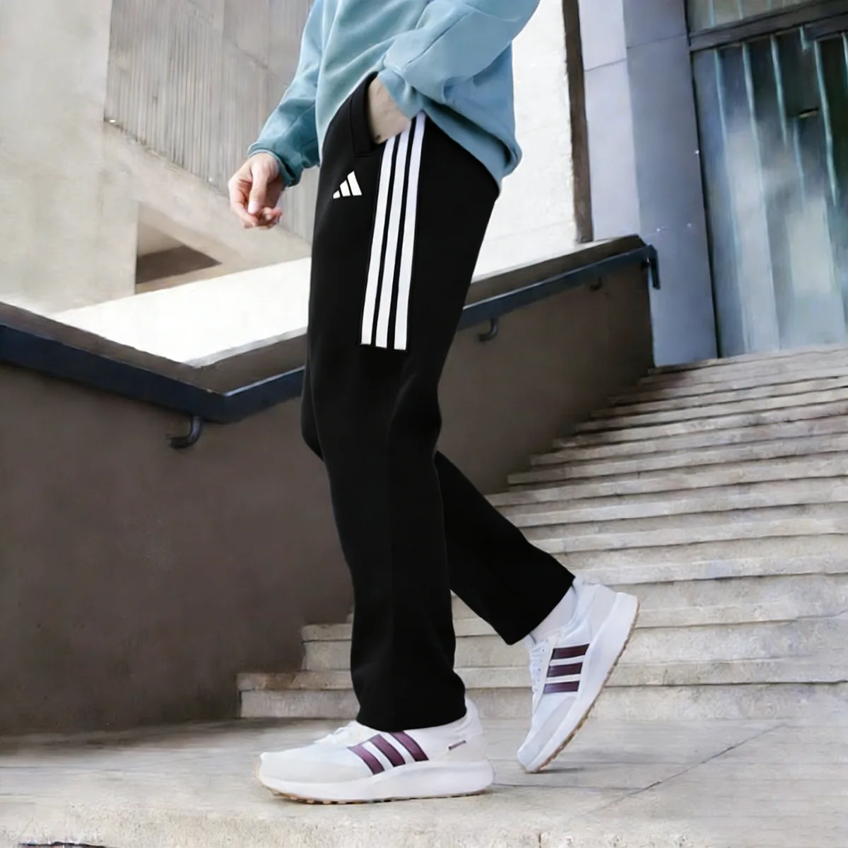 Adidas Трикотажные спортивные штаны unisex TR411CS черно-белые умеренно прямого кроя — фото 4