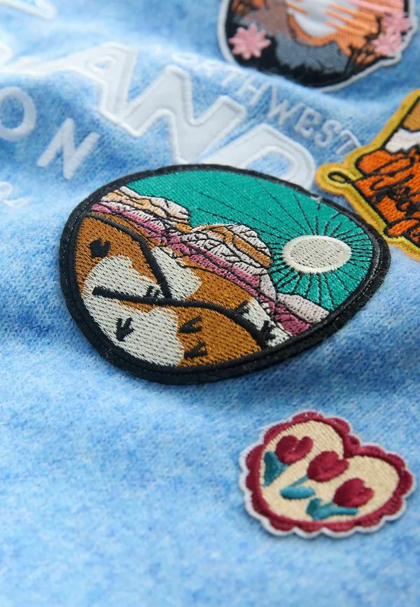 Свитер с круглым вырезом, укороченный Next, Light Blue Badge Embroidery — фото 2