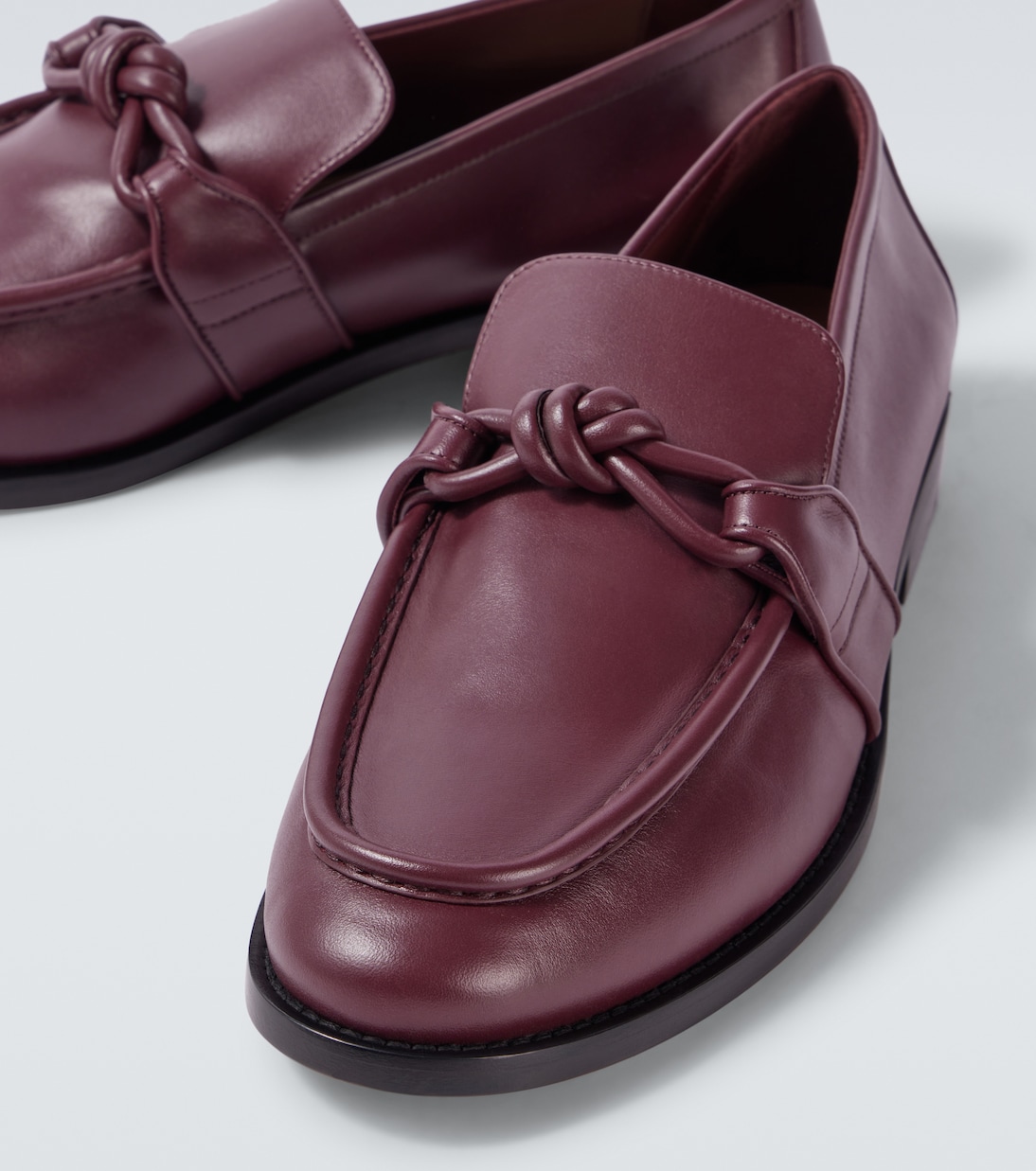 Лоферы из кожи с узлом Astaire Bottega Veneta, Barolo — фото 3