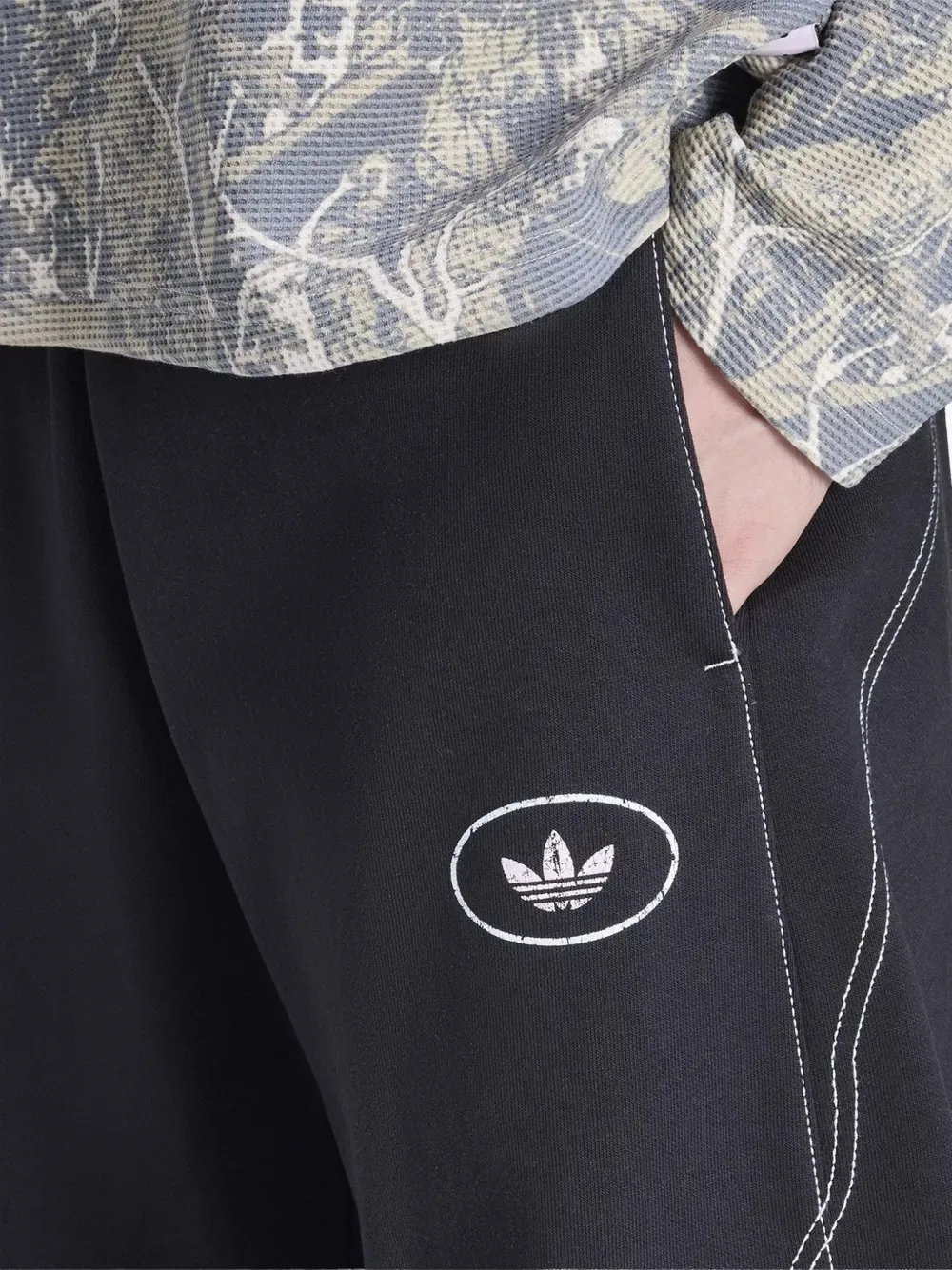 Спортивные штаны с графическим принтом Adidas, черный — фото 3