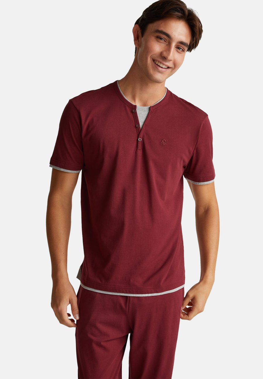 

Футболка United Colors of Benetton HENLEY EMBROIDERED LOGO ON LEFT BREAST , Red