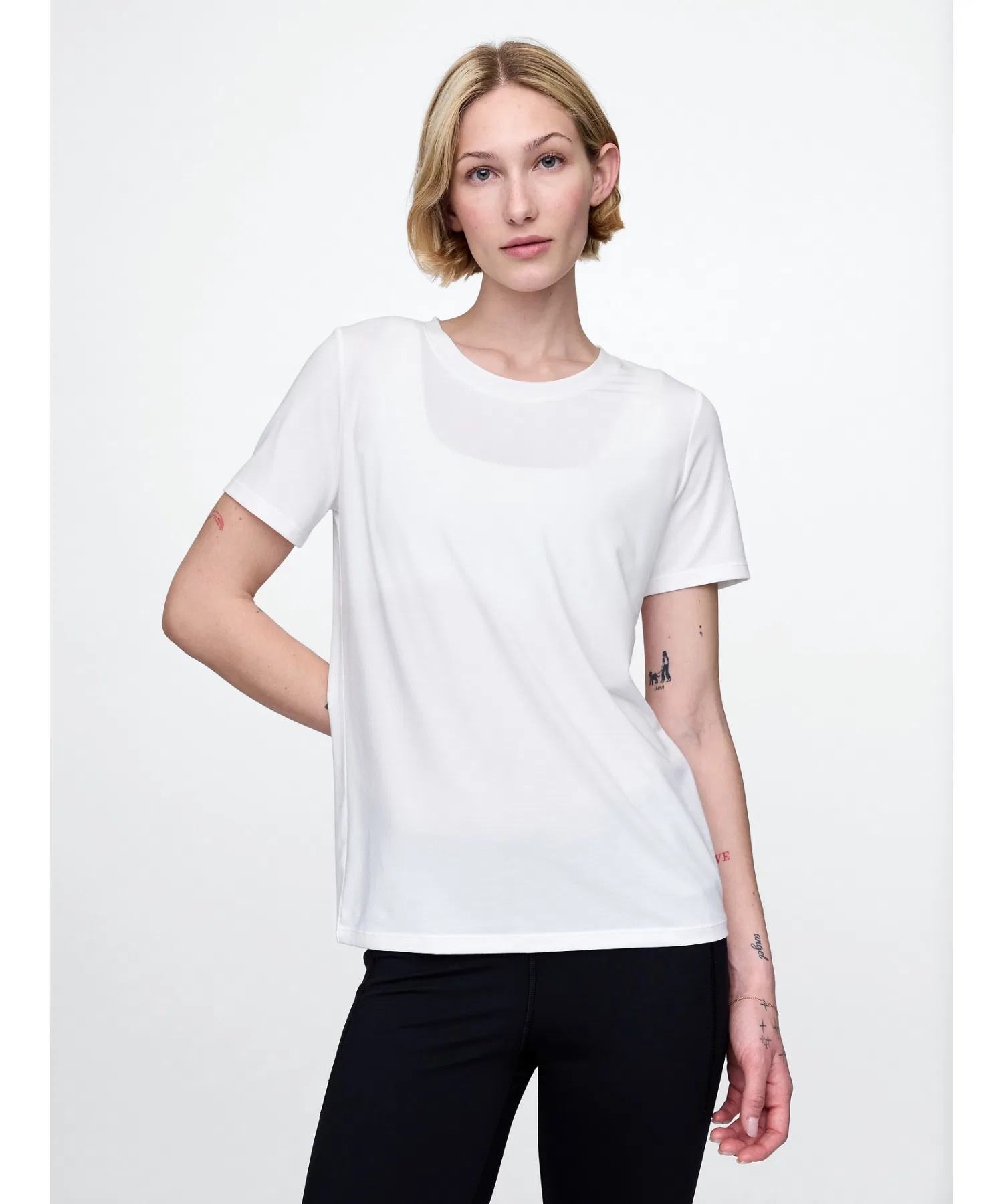 Женская футболка GapFit Breeze из полиэстера, с круглым вырезом, белая