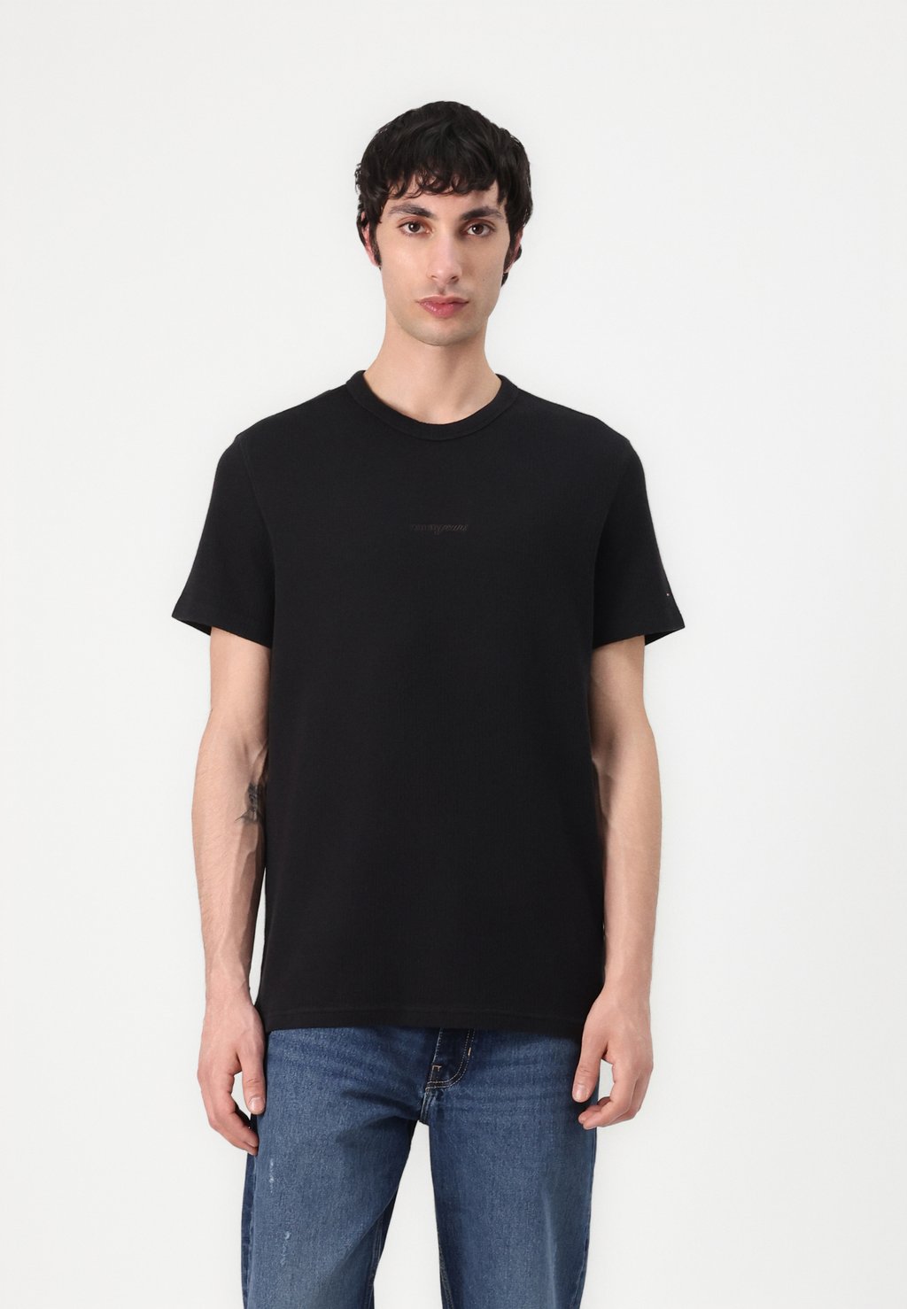 

Базовая футболка SCRIPT TEE Tommy Jeans, черный
