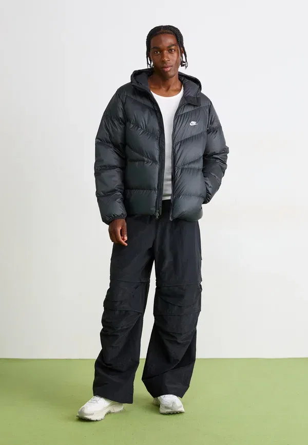 Куртка пуховая Windrunner Nike Sportswear, черный/белый — фото 2