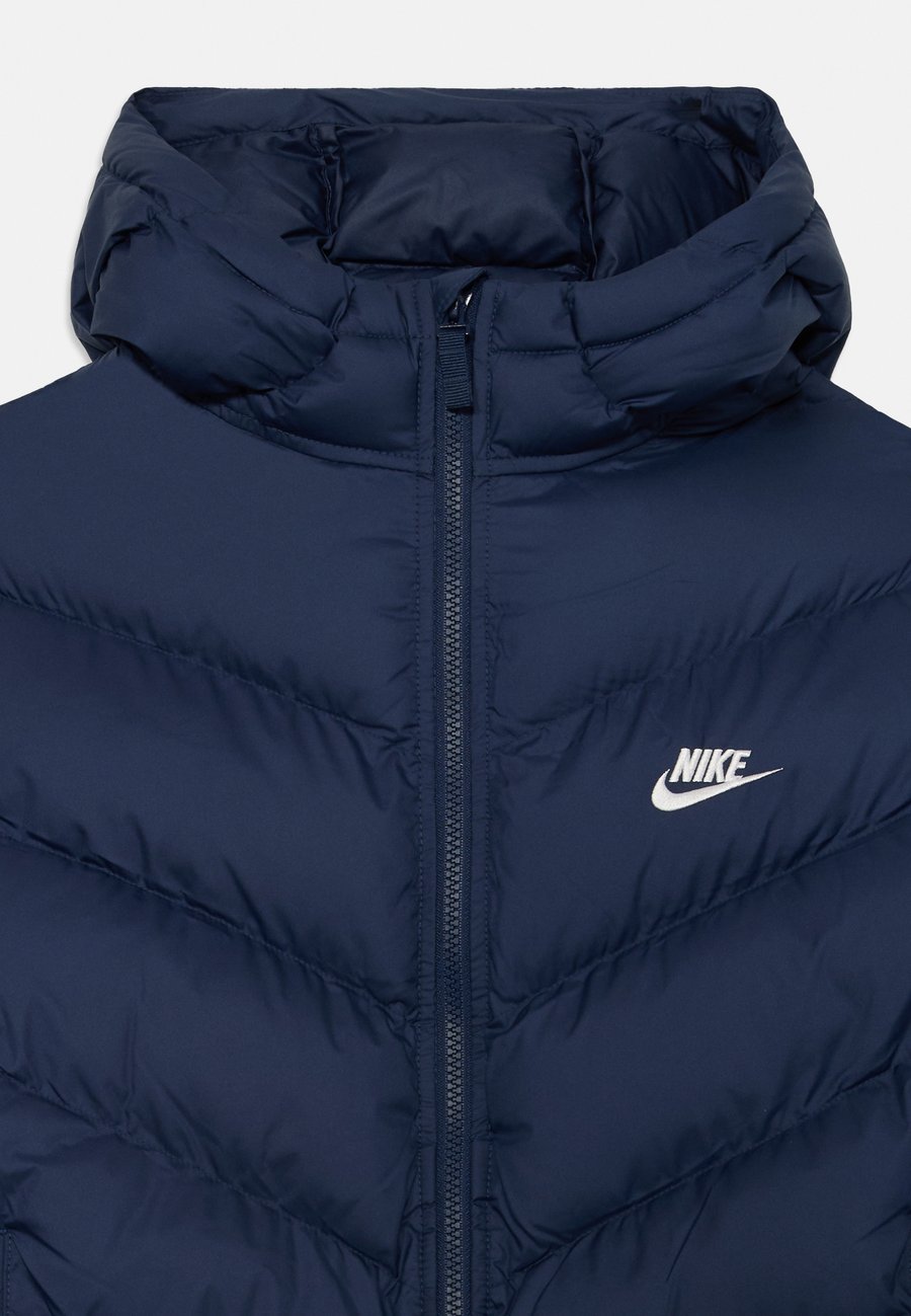 Зимняя куртка Nike Sportswear PUFFER UNISEX, Midnight Navy/White/Dark Blue — фото 3