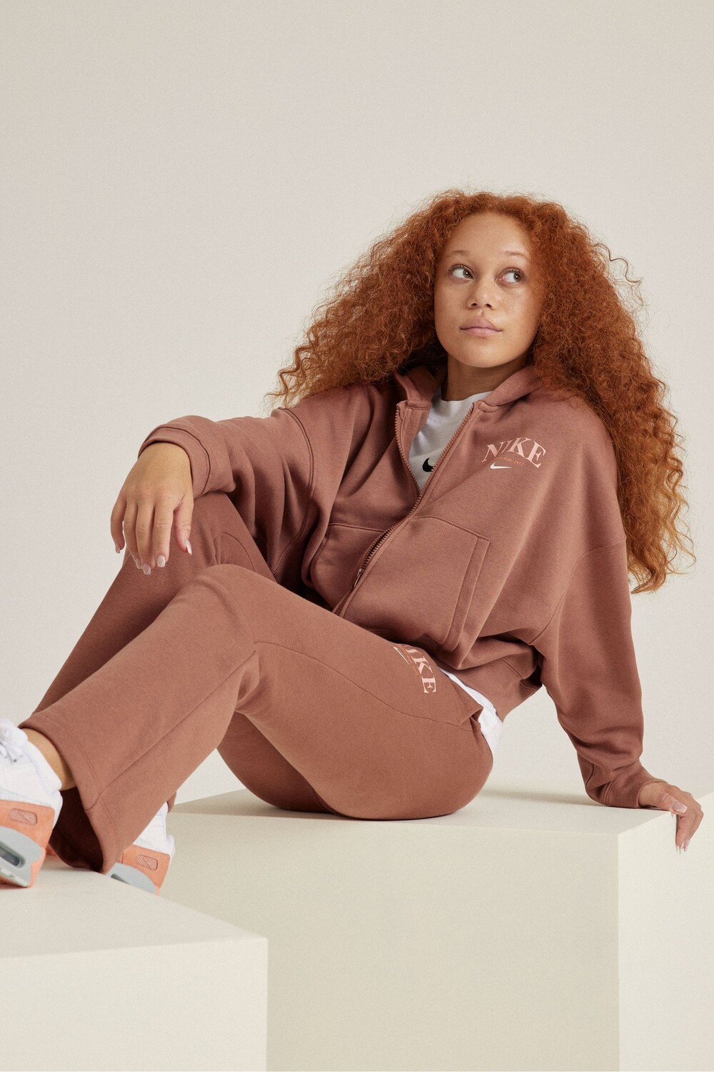 

Модные вязаные спортивные штаны широкого кроя Nike, коричневый