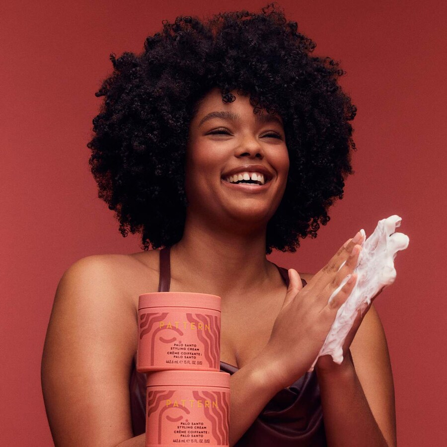 Крем для укладки волос Palo Santo для кудрявых и вьющихся волос PATTERN by Tracee Ellis Ross, 15 oz /443.6 mL — фото 2