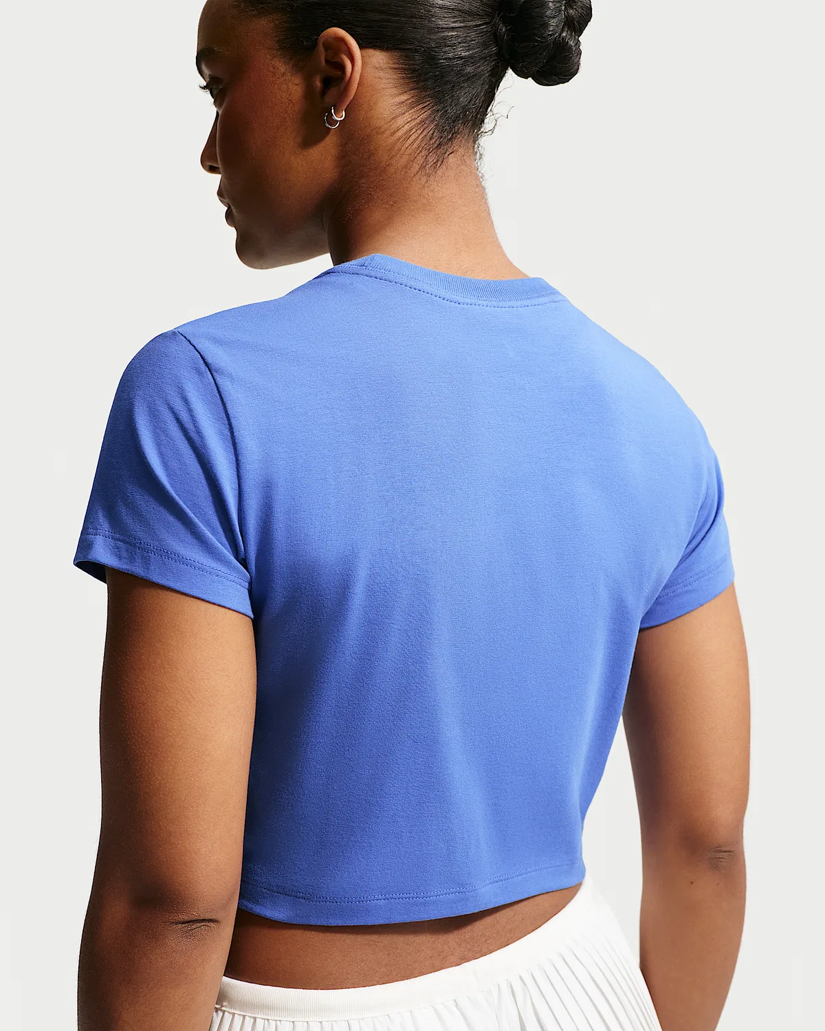 Женская укороченная футболка Nike Sportswear Chill Knit, Light Medium Blue/White — фото 2