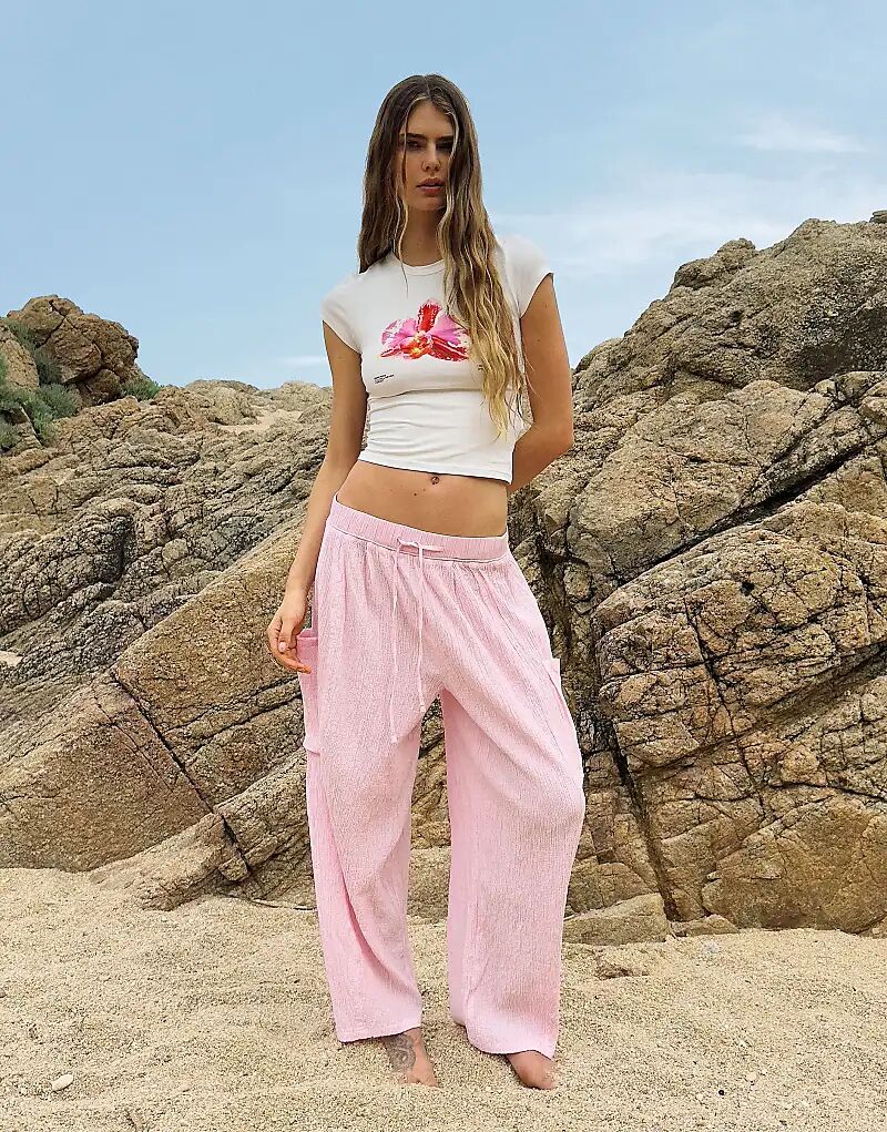 

Брюки-карго Bershka с широкими штанинами розового цвета