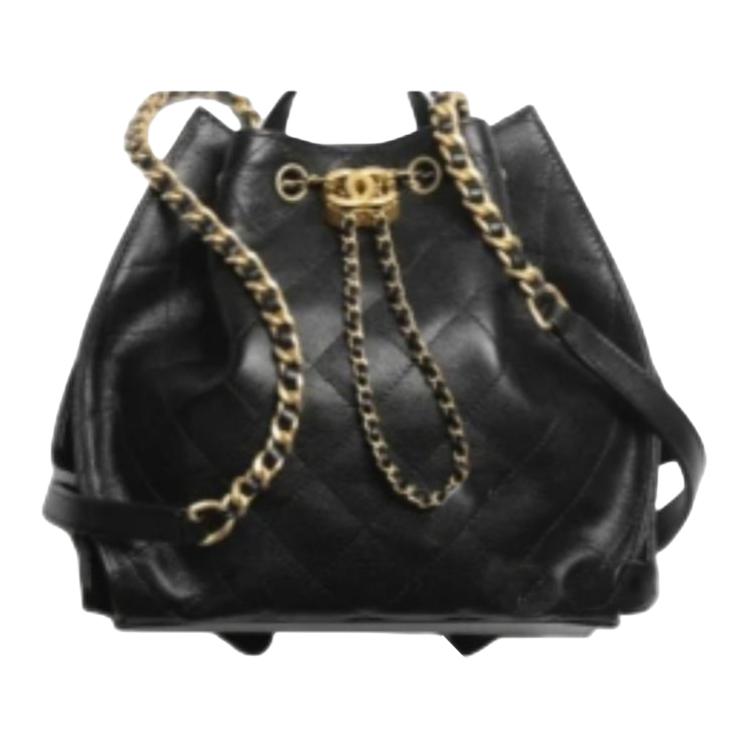 CHANEL Средняя женская сумка рюкзак из тисненой телячьей кожи с золотистой металлической фурнитурой черный — фото 2