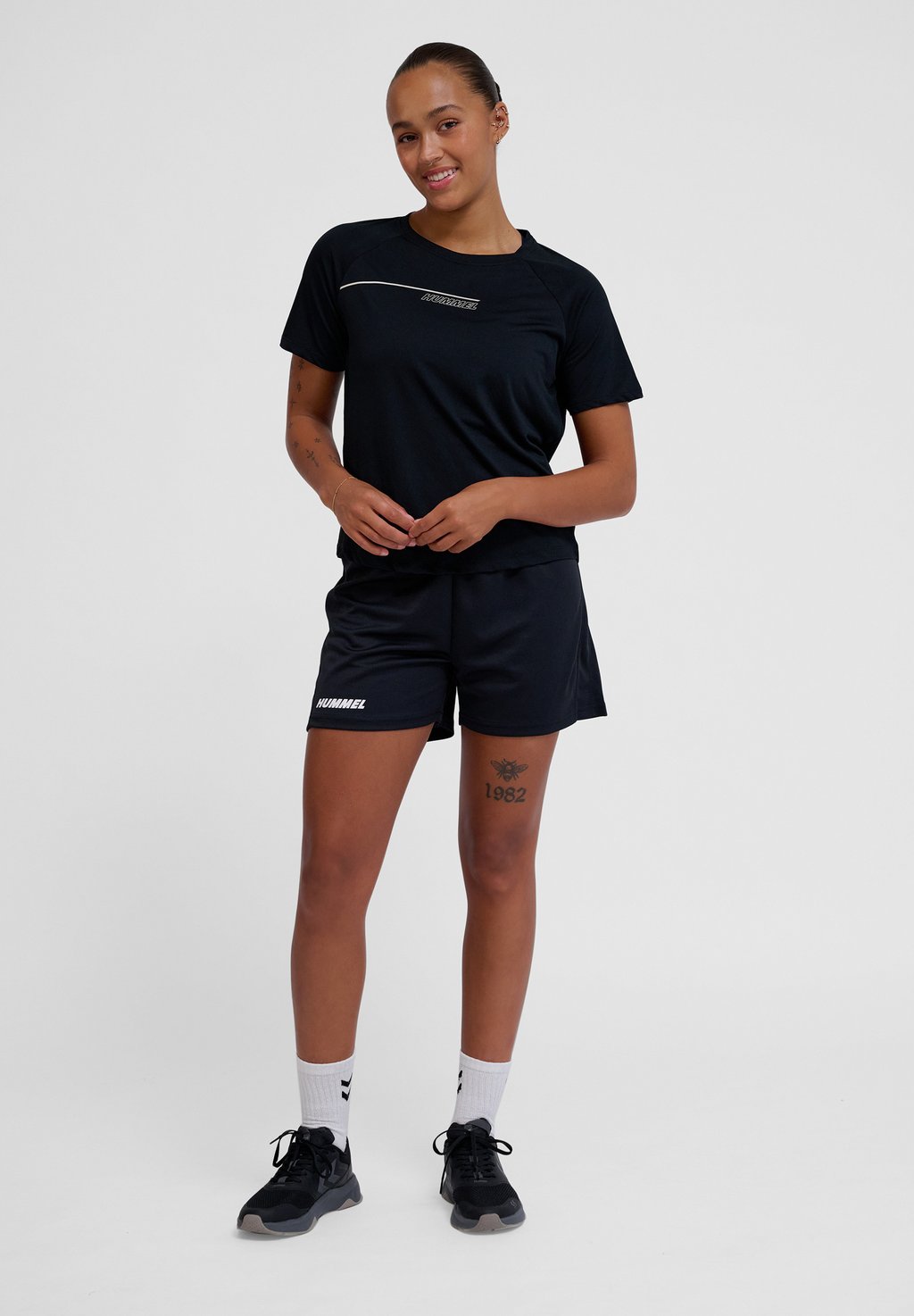 

Спортивная футболка COURT WEIGHT Hummel, черный