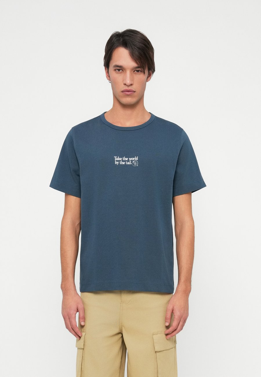 

Футболка Selected Homme SLHDAN PANAM O NECK TEE, Dark Blue/Dark-Blue Denim, Синий, Футболка Selected Homme SLHDAN PANAM O NECK TEE, Dark Blue/Dark-Blue Denim