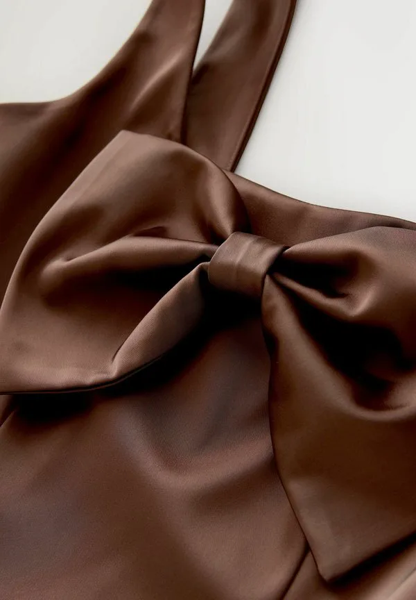 Платье-Мини без рукавов с бантом спереди, облегающего силуэта. Next, Chocolate Brown Satin — фото 2
