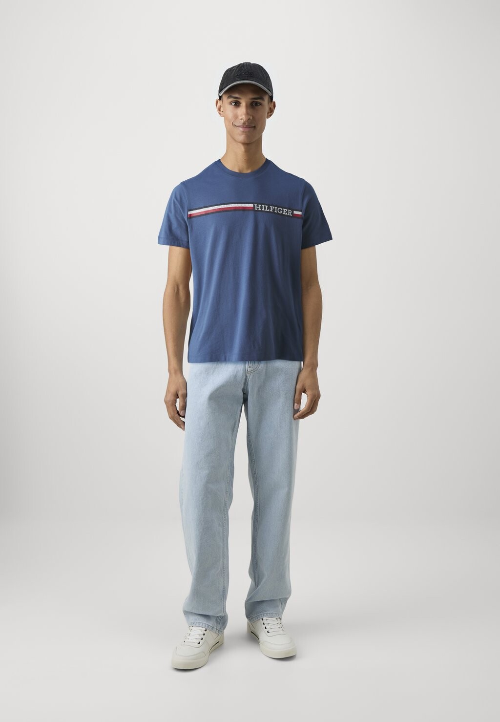 

Футболка с принтом CHEST STRIPE TEE Tommy Hilfiger, синий