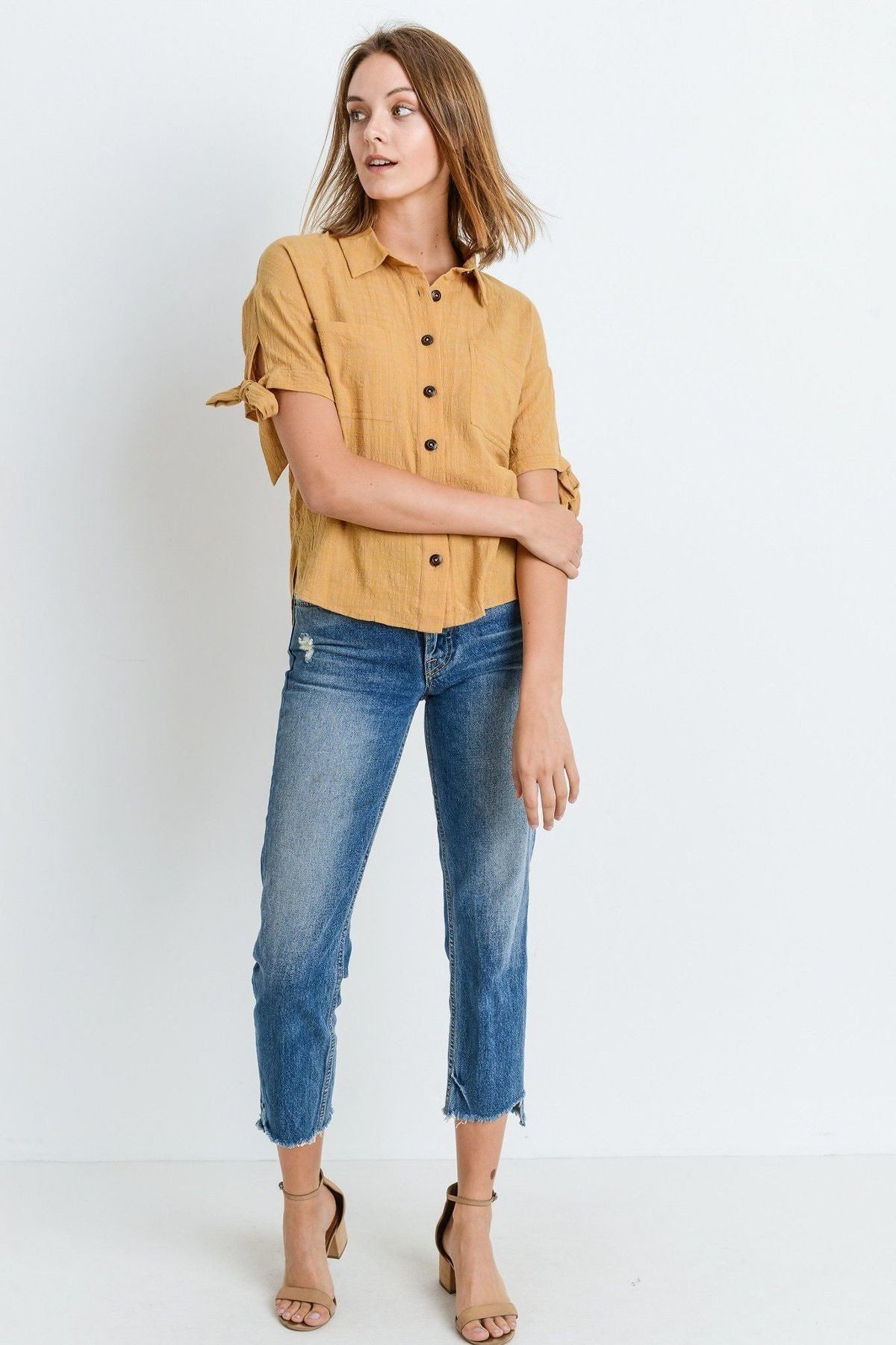 

Топ с коротким рукавом на пуговицах и завязками на рукавах FASHNZFAB, цвет mustard
