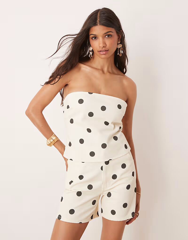 

Джинсовый топ-бандо цвета экрю в горошек ASOS DESIGN