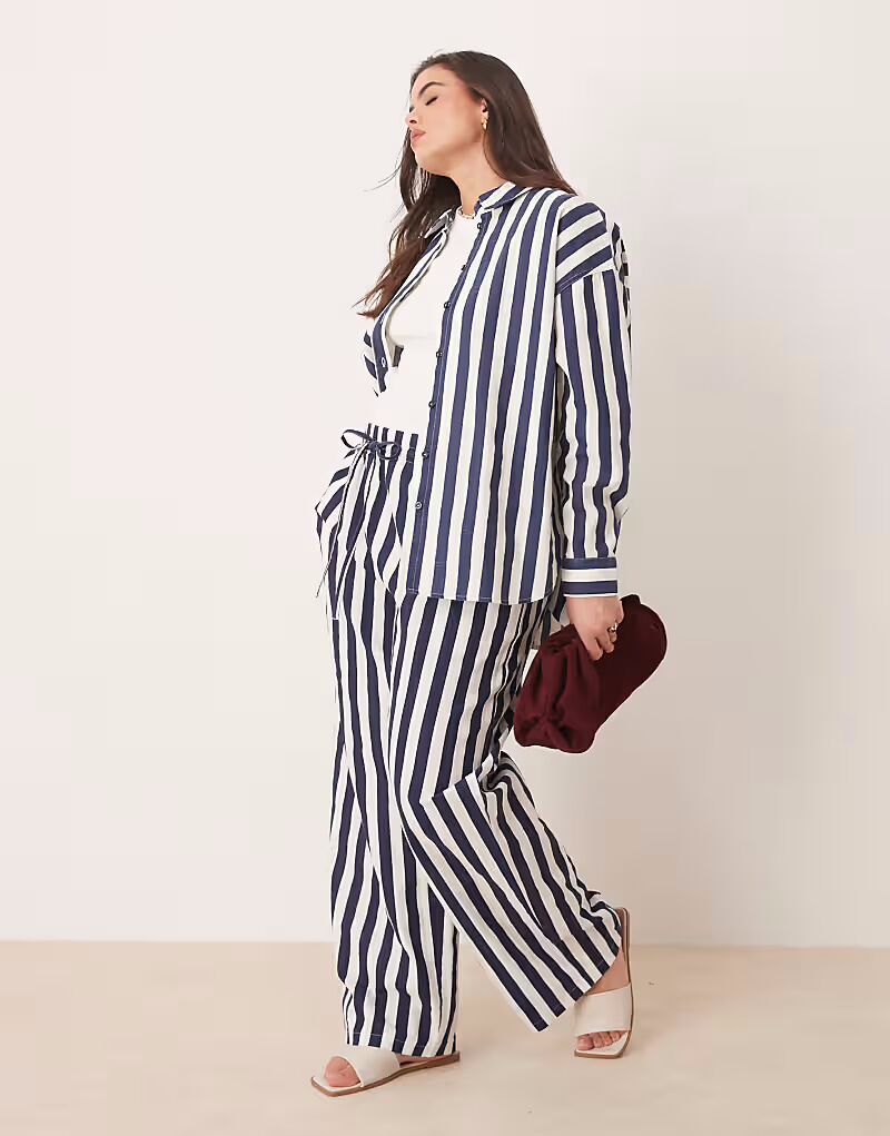 

Льняные брюки-клеш Curve в темно-синюю полоску Asos Design