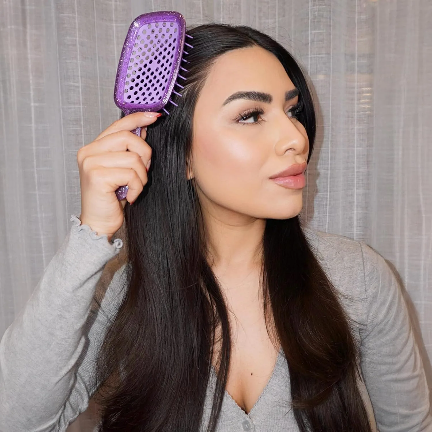 Расческа FHI Heat UNbrush для безболезненного расчесывания всех типов влажных и сухих волос - прочные антистатические щетинки DuoFlex, легкая ручка, вентилируемая конструкция. 1 штука (1 шт.), Amethyst Lavender — фото 4