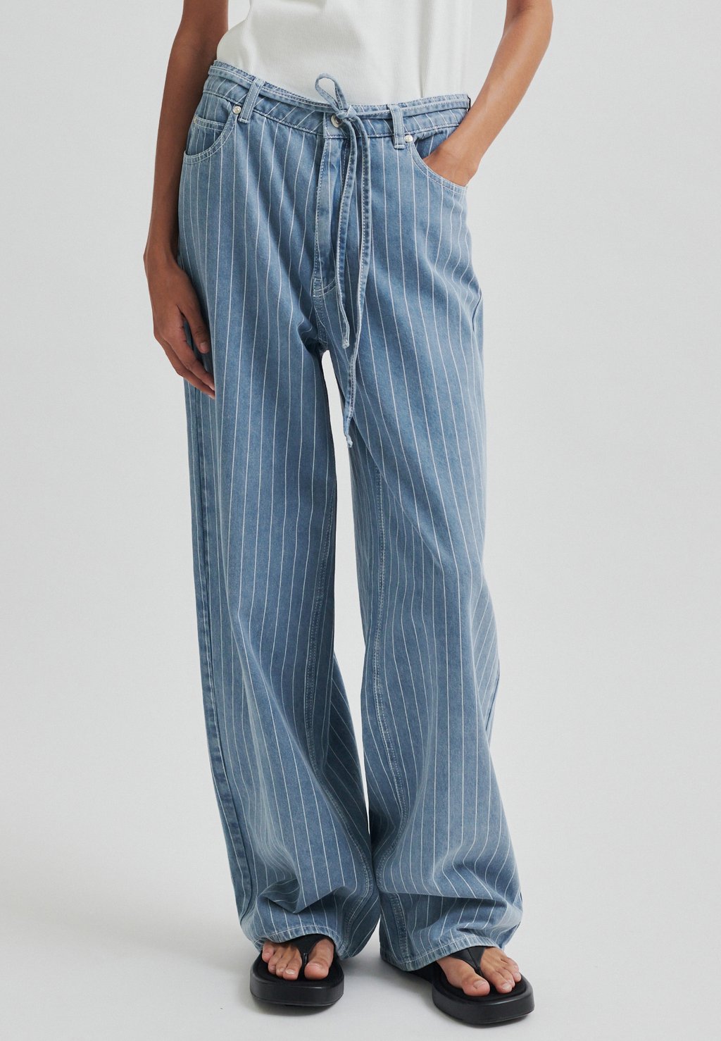 

Джинсы свободного кроя Second Female, цвет Light Blue Denim