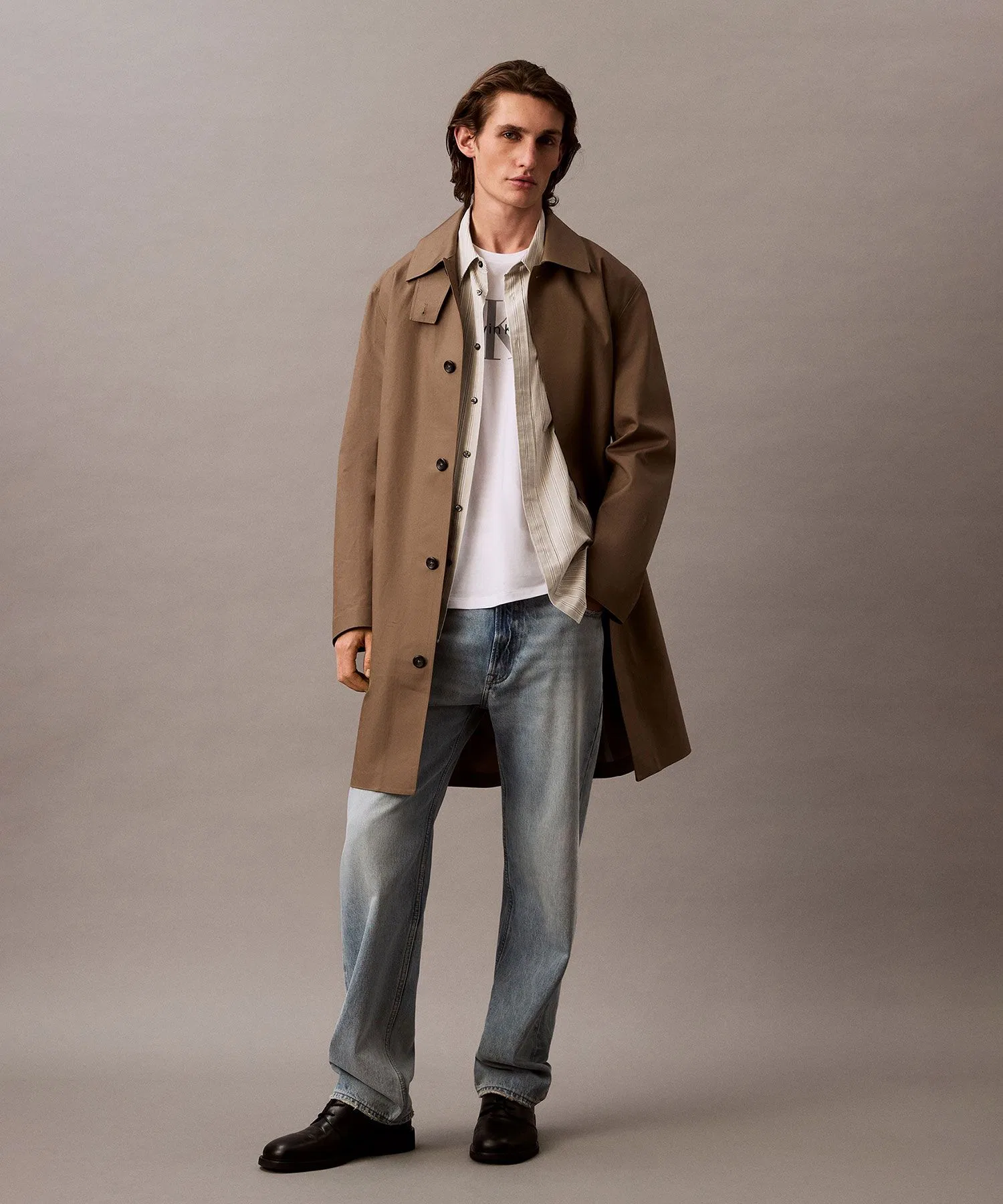 Мужская/женская футболка Calvin Klein Jeans с монограммным принтом — фото 3