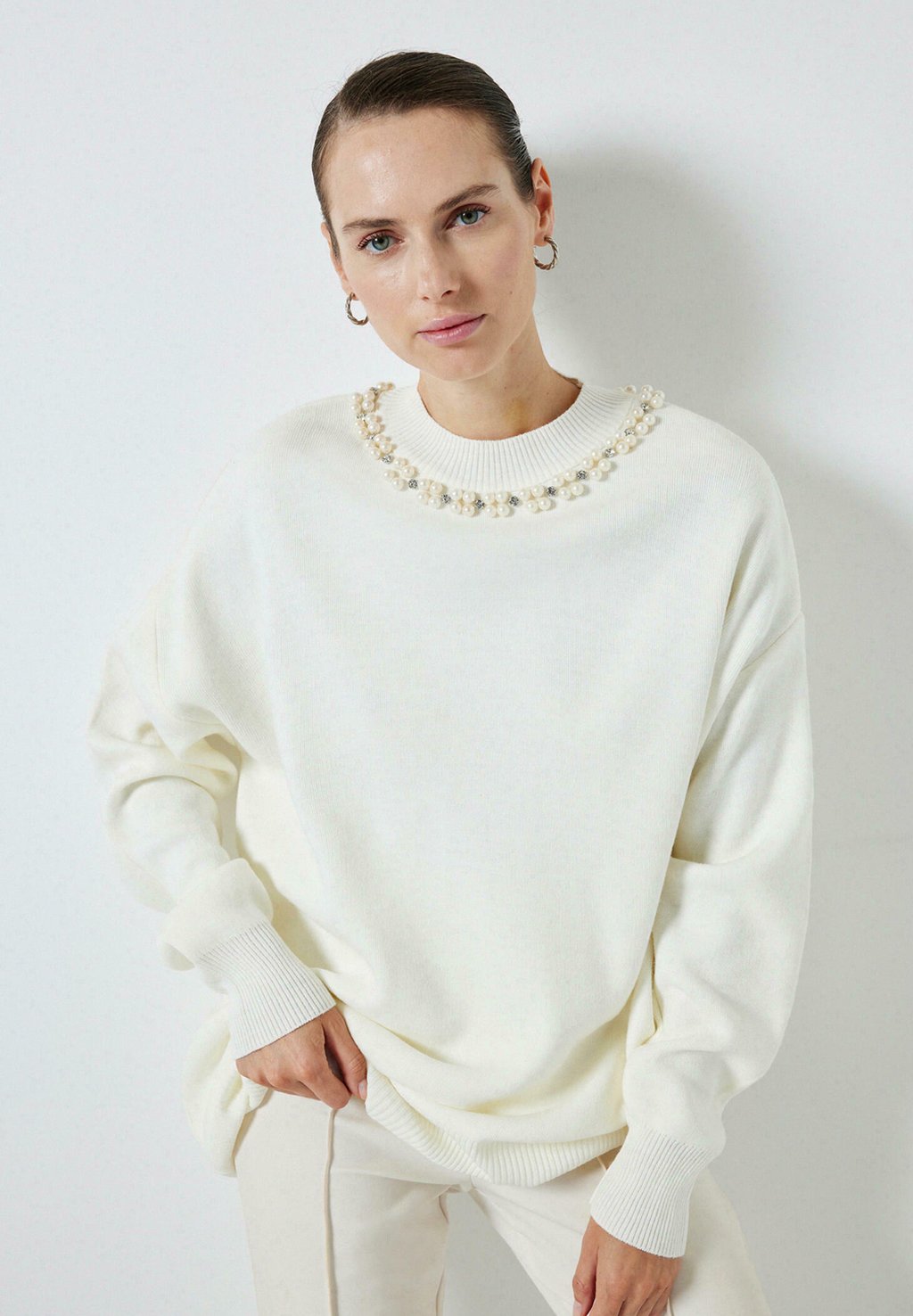 

Джемпер WITH PEARL COLLAR Touché Privé, бежевый