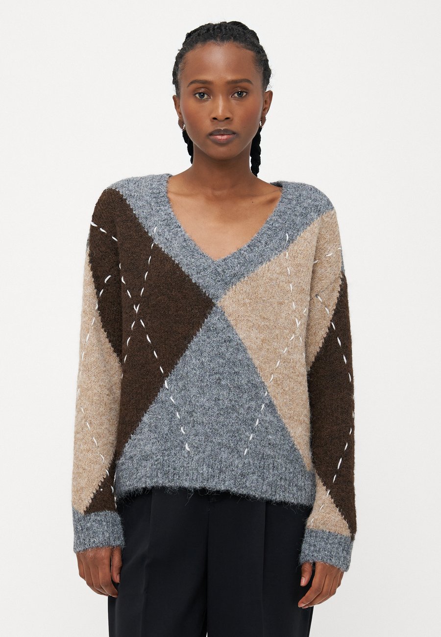 

Джемпер Vero Moda Petite VMBLISS V NECK HANDSTITCH , Medium Grey Melange/Chocolate Torte/Silver Mink/Birch/Mottled Light Grey